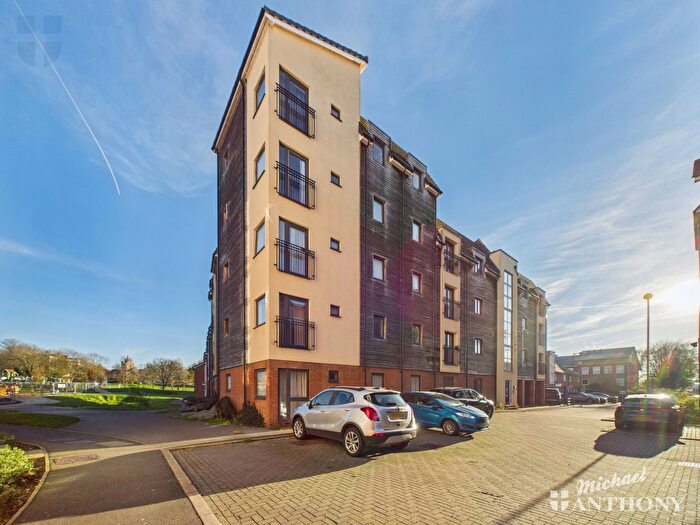 2 Bedroom Flat To Rent In Quercetum Close, Aylesbury, Buckinghamshire, HP19