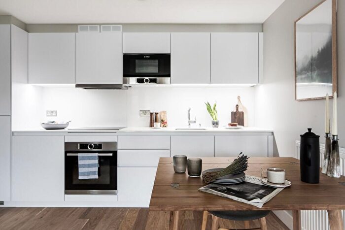 1 Bedroom Flat To Rent In Pavilion Court, NW3