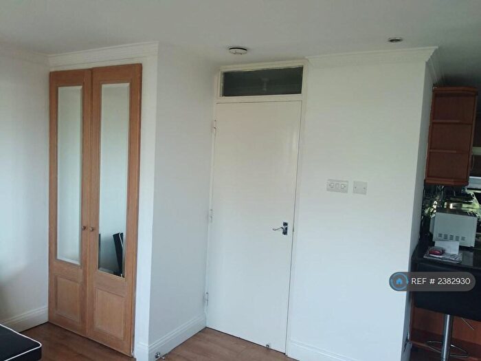 Studio To Rent In Farnham Road, Slough, SL2