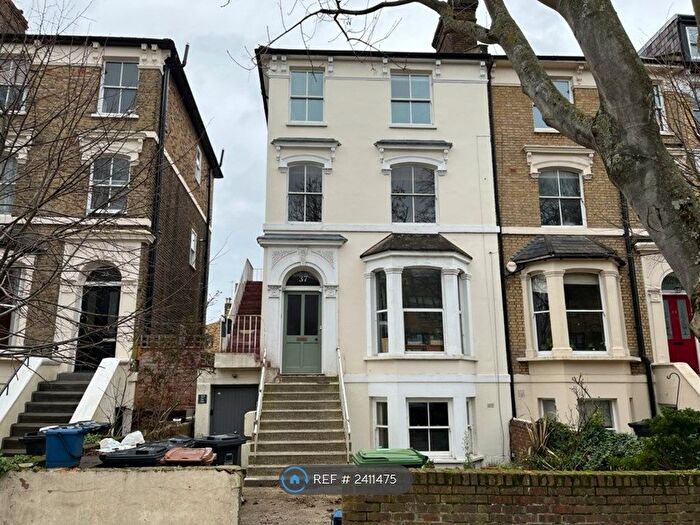 2 Bedroom Flat To Rent In Queens Drive, London, N4
