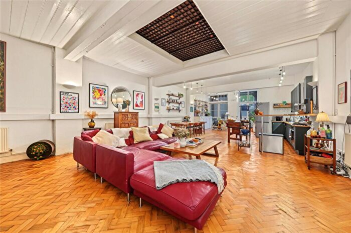1 Bedroom Apartment To Rent In Cross Street, London, N1