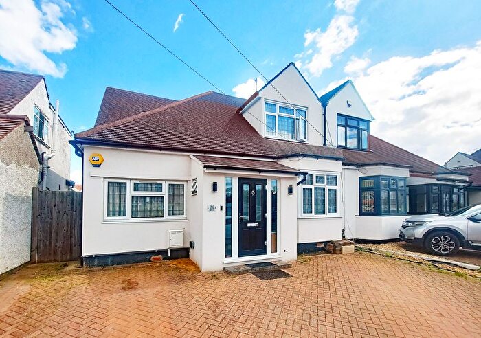 5 Bedroom Semi Detached House For Sale In The Glen, Pinner., HA5