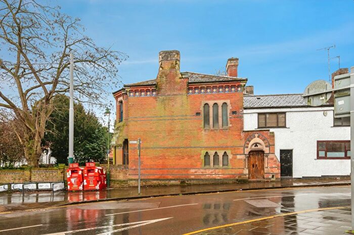 2 Bedroom Flat For Sale In Burns Street, Nottingham, NG7