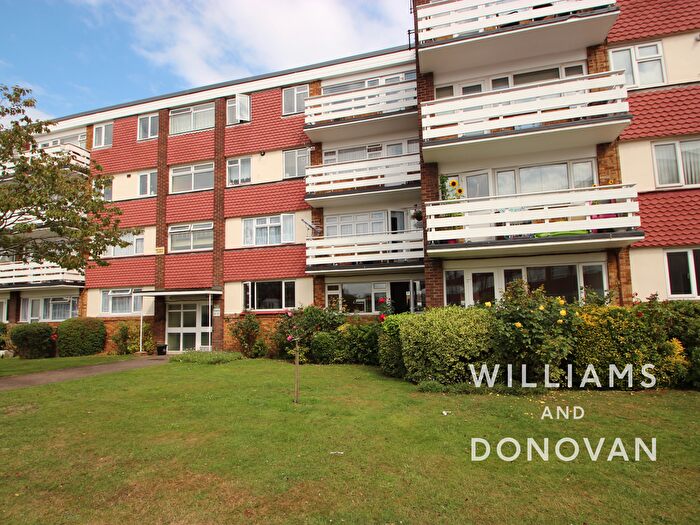 2 Bedroom Flat To Rent In Templewood Court, Benfleet, Essex, SS7