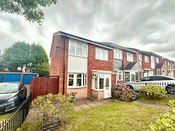 3 Bedroom End Of Terrace House For Sale In Hollywell Street, Hurst Hill, Coseley, WV14
