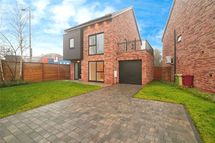 4 Bedroom Detached House For Sale In Albion Hall Place, Farnworth / Kearsley, Bolton, BL4