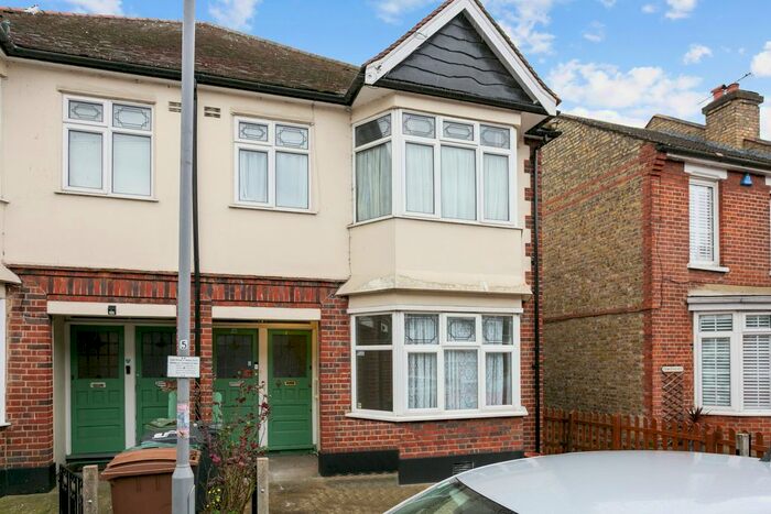2 Bedroom Flat To Rent In Westward Road, Chingford, London, E4