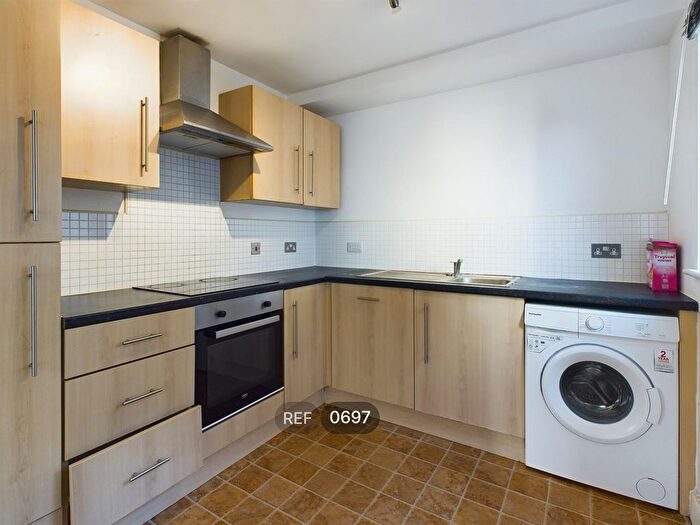 2 Bedroom Flat To Rent In Spring Street, Hull, HU2