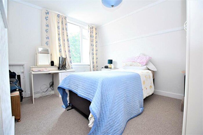 2 Bedroom Semi-Detached House For Sale In Warners Bridge Chase, Rochford, SS4
