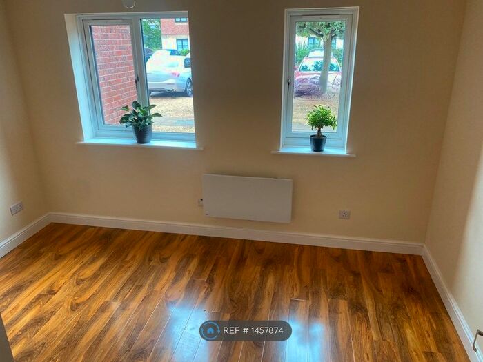 1 Bedroom Flat To Rent In Cherry Blossom Close, London, N13