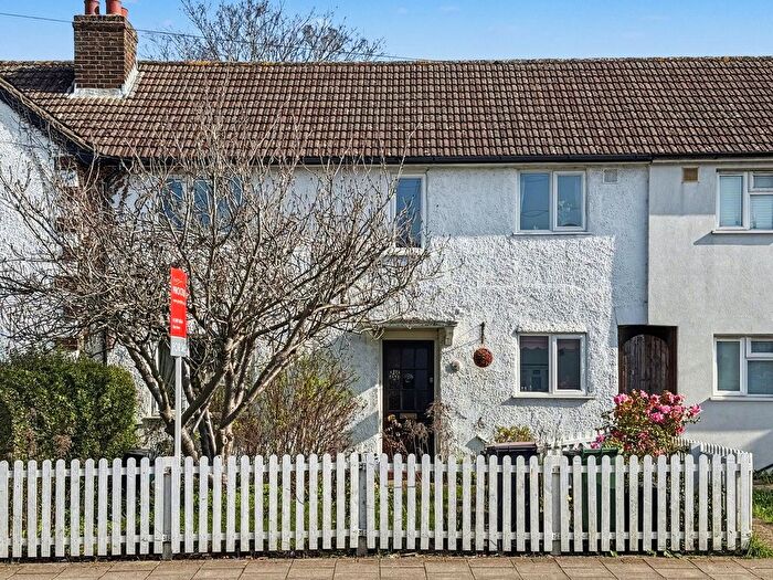 3 Bedroom Terraced House For Sale In Holbrook Way, Bromley, BR2