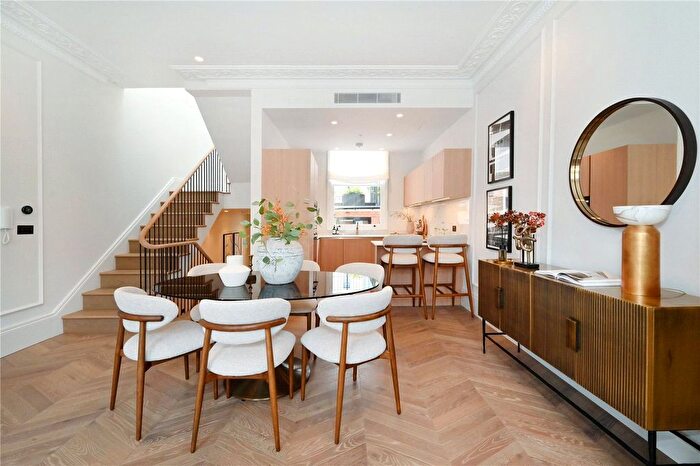 3 Bedroom Flat To Rent In Portobello Road, Notting Hill, London, W10