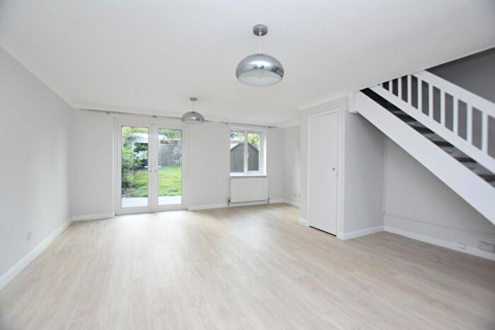 2 Bedroom Terraced House To Rent In Elmhurst Court, Guildford, GU1