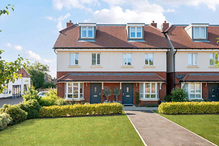 3 Bedroom Semi-Detached House For Sale In Braeside Close, West Horsley, KT24