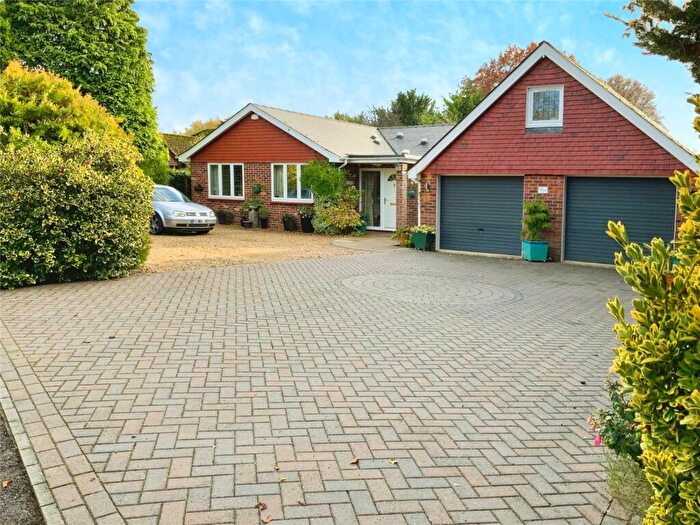 3 Bedroom Bungalow For Sale In Drift Road, Clanfield, Waterlooville, PO8