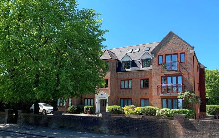 2 Bedroom Apartment For Sale In The Ridgeway, Enfield, EN2