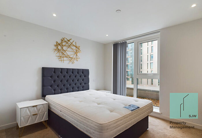 2 Bedroom Apartment To Rent In Sandpiper Building, London, N4