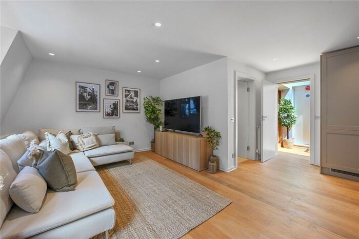 2 Bedroom Flat To Rent In Bingham Place, Marylebone, London, W1U