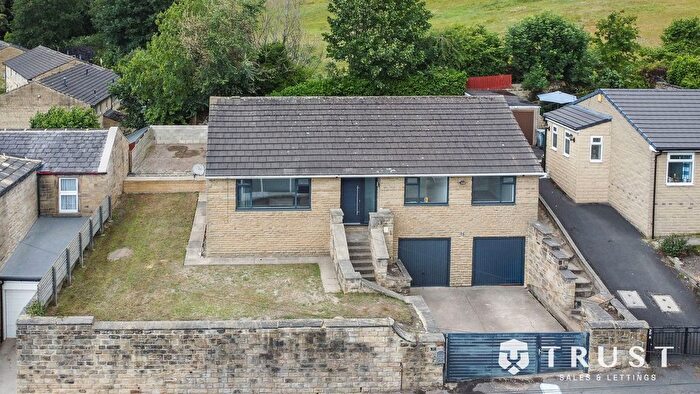 3 Bedroom Detached Bungalow For Sale In North Terrace, Birstall, WF17