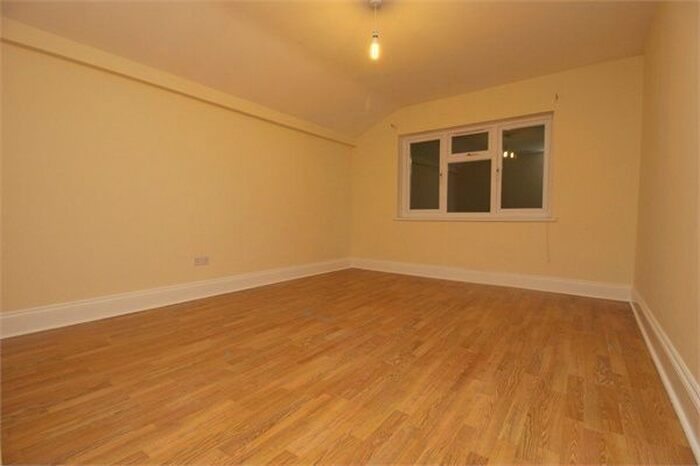 3 Bedroom Flat To Rent In Hoe Street, London E17