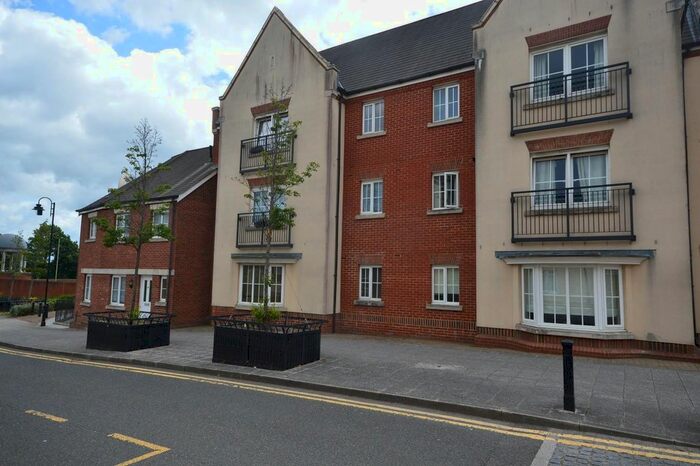 2 Bedroom Flat To Rent In Lancaster Way, Ashford, TN23