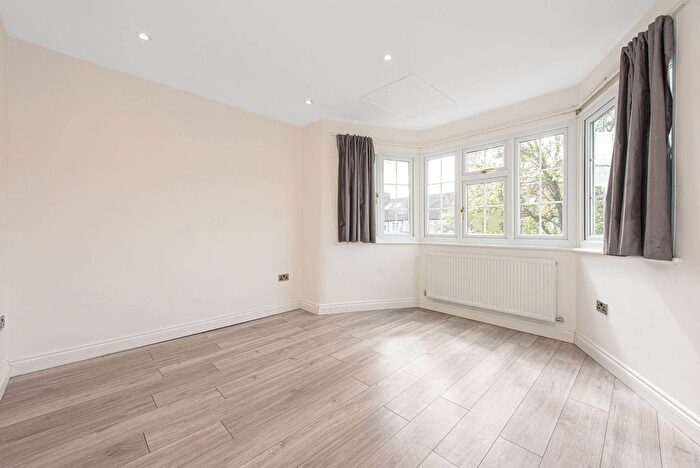3 Bedroom Flat To Rent In Hervey Close, Finchley Central, London, N3