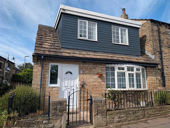 2 Bedroom End Of Terrace House For Sale In Dalton Fold Road, Huddersfield, HD5