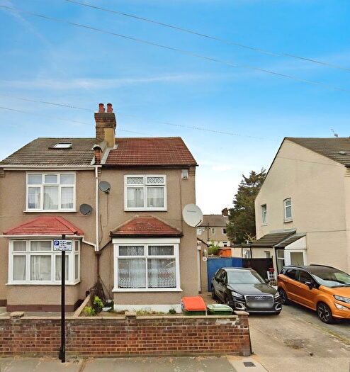 4 Bedroom Terraced House To Rent In Lloyds Villas, Roman Road, London, E6