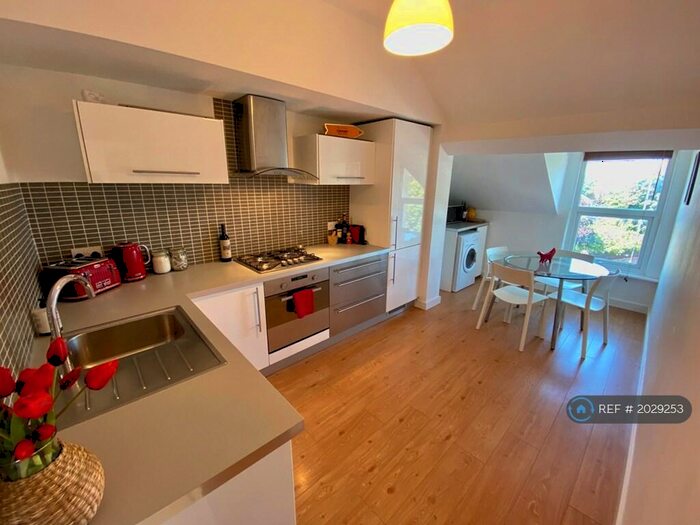 2 Bedroom Flat To Rent In Mersey Road, Crosby, Liverpool, L23