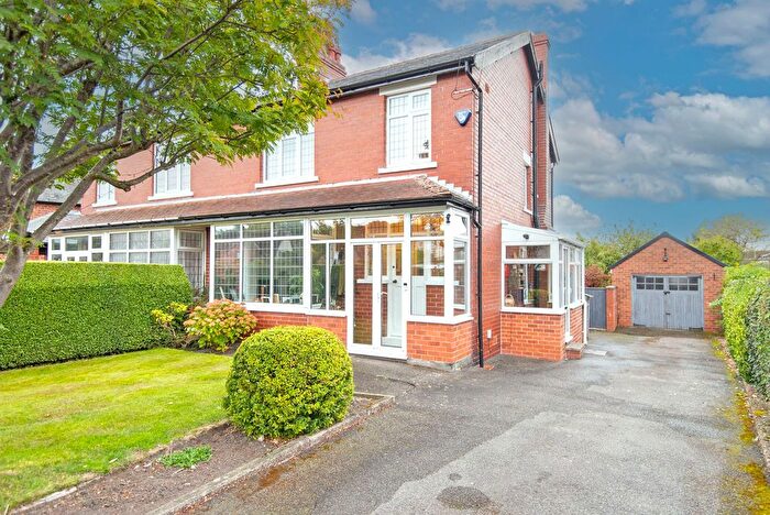 3 Bedroom Semi-detached House For Sale In Foljambe Avenue, Chesterfield, S40