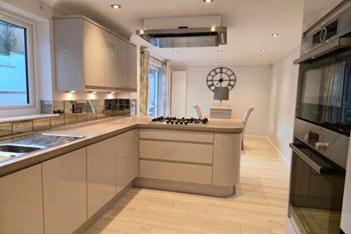 4 Bedroom Property To Rent In Holman Close, Dawlish, EX7