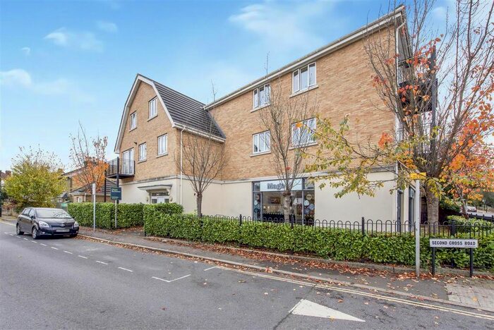 2 Bedroom Flat To Rent In Second Cross Road, Twickenham, TW2