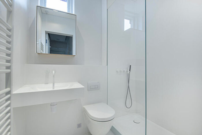 2 Bedroom Flat For Sale In Park Walk, London, SW10