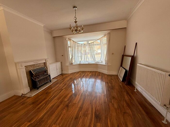 4 Bedroom Terraced House To Rent In Romford, RM5