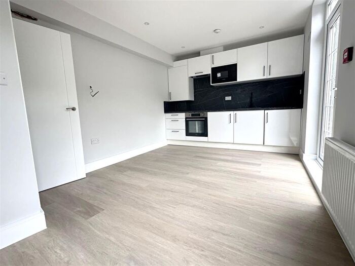 1 Bedroom Flat To Rent In High Street, Beckenham, BR3