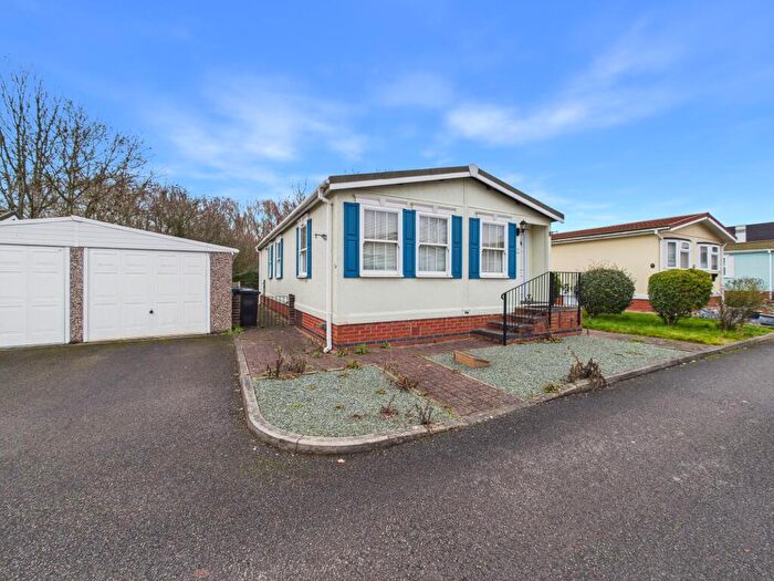 2 Bedroom Park Home For Sale In Leeside, Alvaston, DE24