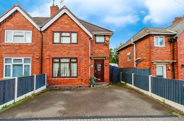 3 Bedroom Semi-detached House For Sale In Sandhill Street, Walsall, West Midlands, WS3