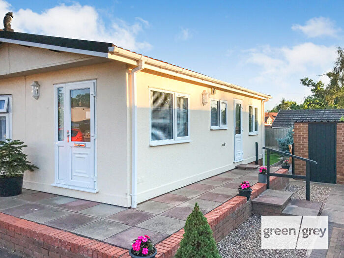 2 Bedroom Park Home For Sale In Eaves Green Park, Showell Lane, Meriden, CV7