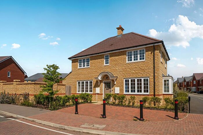 4 Bedroom Detached House For Sale In Brize Norton, Oxfordshire, OX18