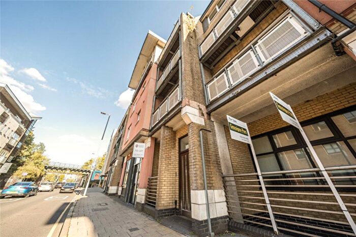 2 Bedroom Apartment For Sale In London Road, Kingston Upon Thames, KT2