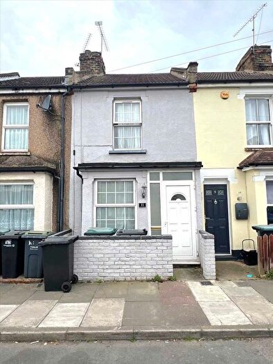 3 Bedroom Terraced House To Rent In Gordon Road, Gravesend, DA11