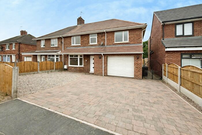 4 Bedroom Semi-Detached House For Sale In Hatfield Lane, Armthorpe, Doncaster, DN3