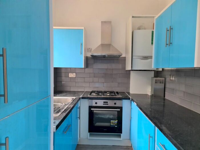 3 Bedroom Flat To Rent In Hayes Crecent, Golders Green, NW11