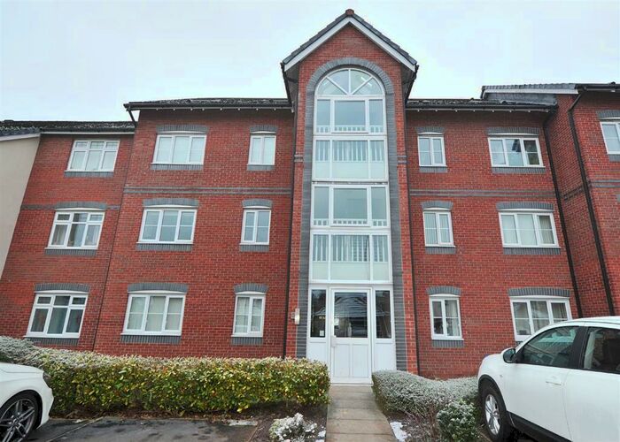 2 Bedroom Apartment To Rent In Dean Road, Cadishead, M44