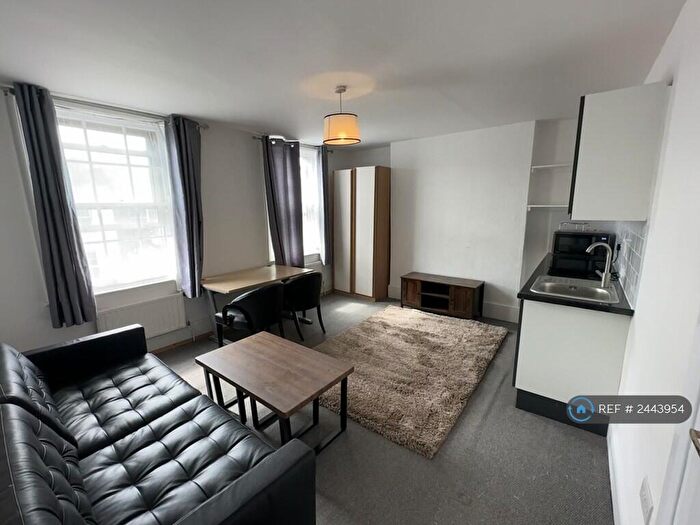 1 Bedroom Flat To Rent In Camden High Street, London, NW1