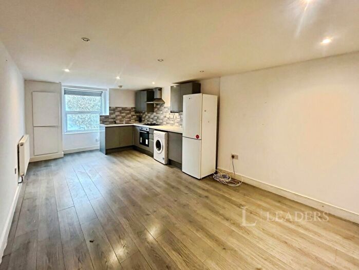 1 Bedroom Flat To Rent In Rothesay Road, Luton, Bedfordshire, LU1