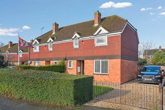 3 Bedroom Semi Detached House For Sale In Stanbridge Close, Haddenham, HP17