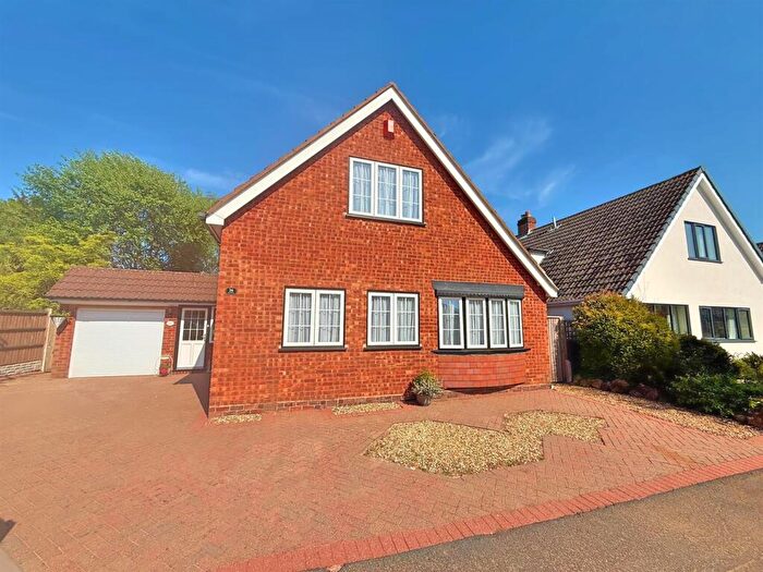 4 Bedroom Detached House For Sale In Redlands Way, Streetly, B74