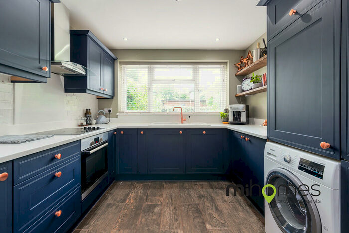 2 Bedroom Apartment To Rent In Beaconsfield Road, New Southgate, N11