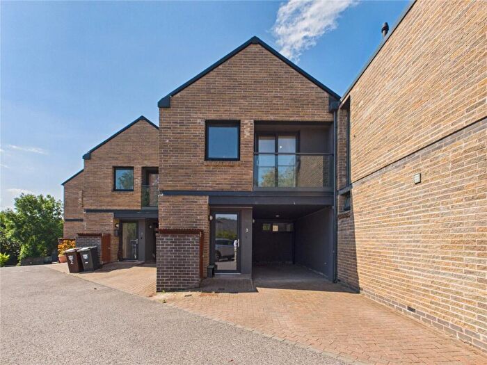3 Bedroom Link Detached House For Sale In Ringstone Rise, Whaley Bridge, High Peak, Derbyshire, SK23